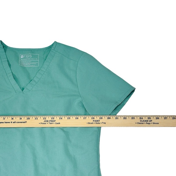 FIGS Casma Three-Pocket Scrub Top - Mint Green - Picture 3 of 6